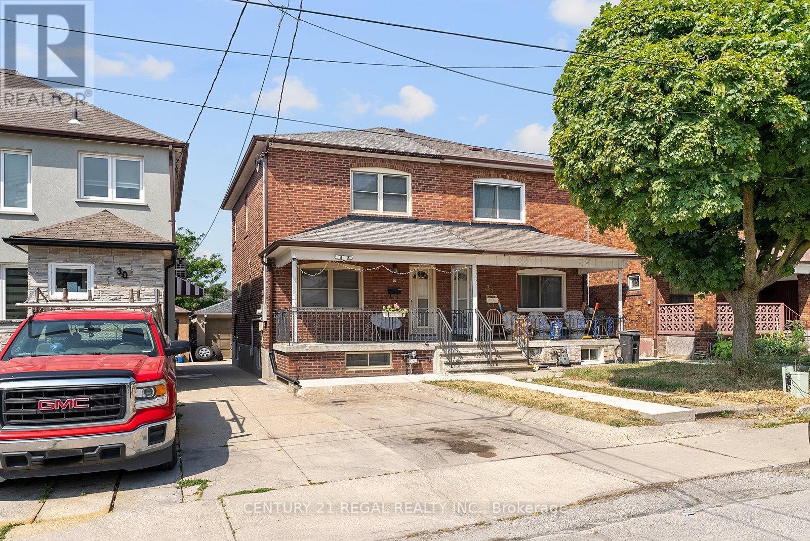 32 Chamberlain Avenue, Toronto, Ontario  M6E 4J8 - Photo 2 - W12339433
