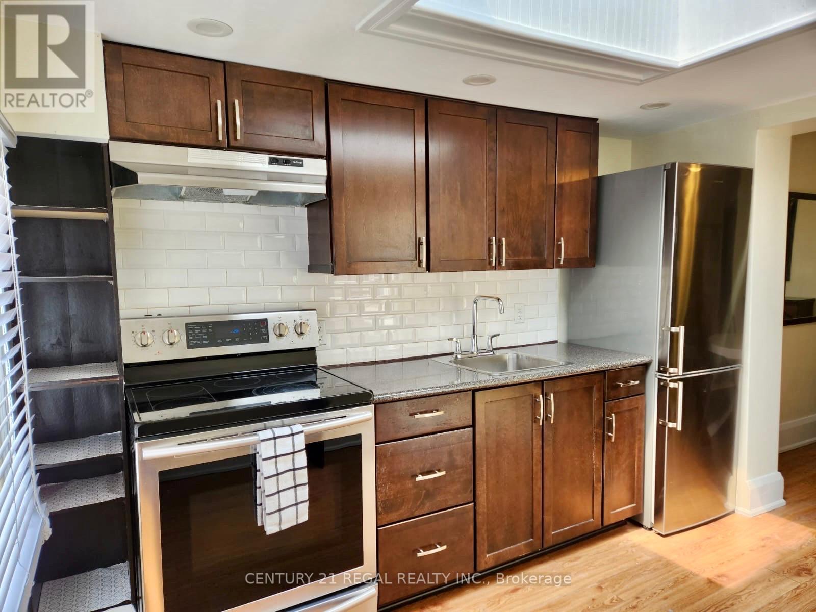 32 Chamberlain Avenue, Toronto, Ontario  M6E 4J8 - Photo 21 - W12339433