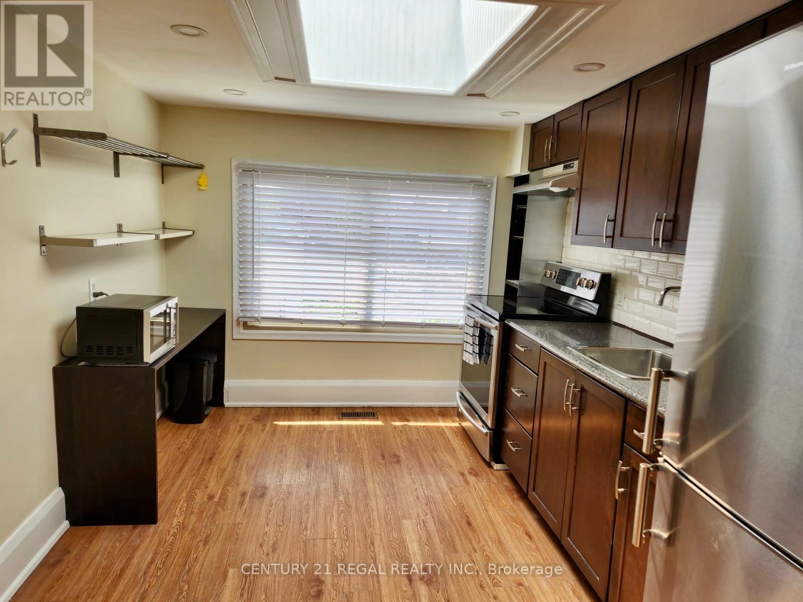 32 Chamberlain Avenue, Toronto, Ontario  M6E 4J8 - Photo 22 - W12339433