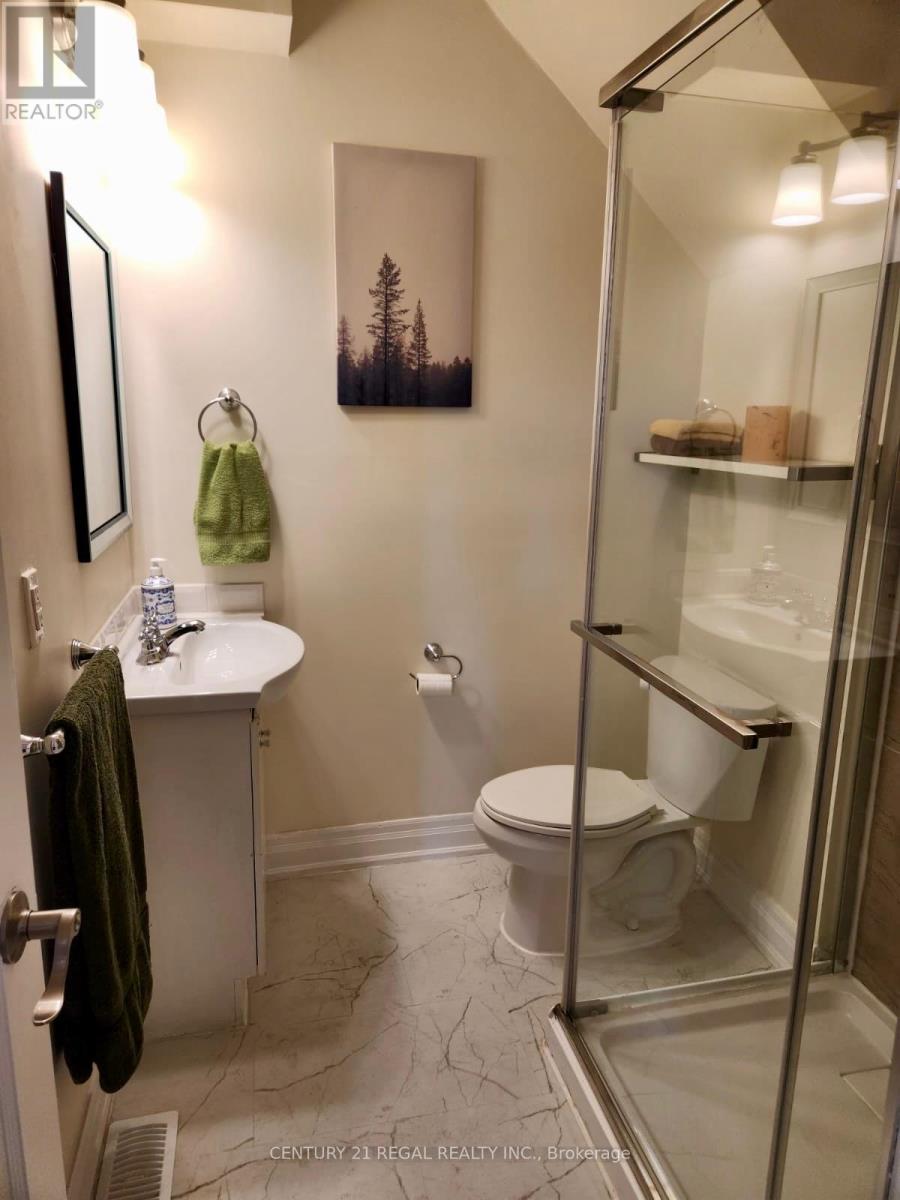 32 Chamberlain Avenue, Toronto, Ontario  M6E 4J8 - Photo 28 - W12339433