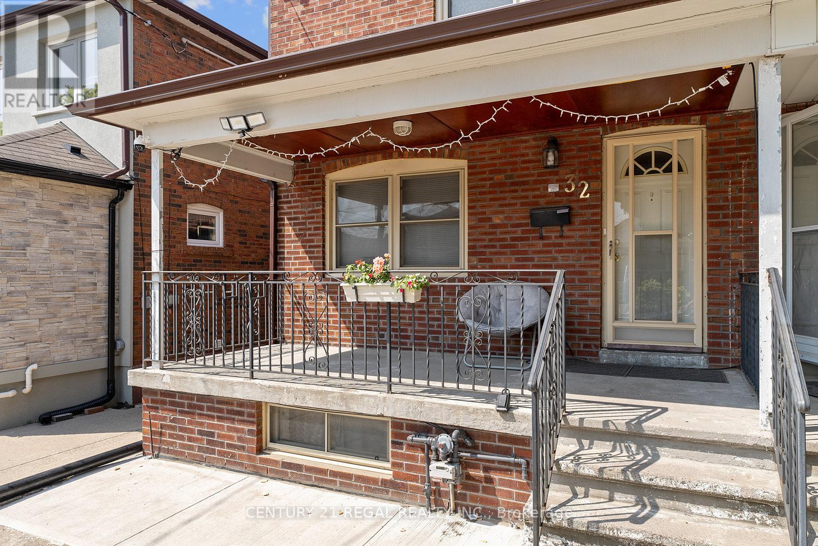 32 Chamberlain Avenue, Toronto, Ontario  M6E 4J8 - Photo 3 - W12339433