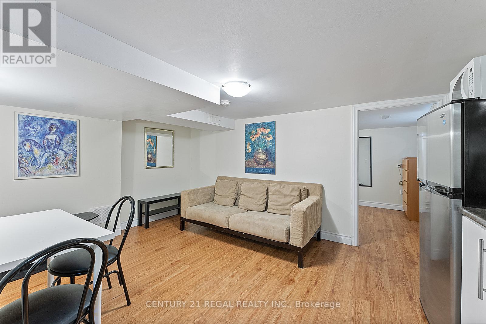 32 Chamberlain Avenue, Toronto, Ontario  M6E 4J8 - Photo 32 - W12339433
