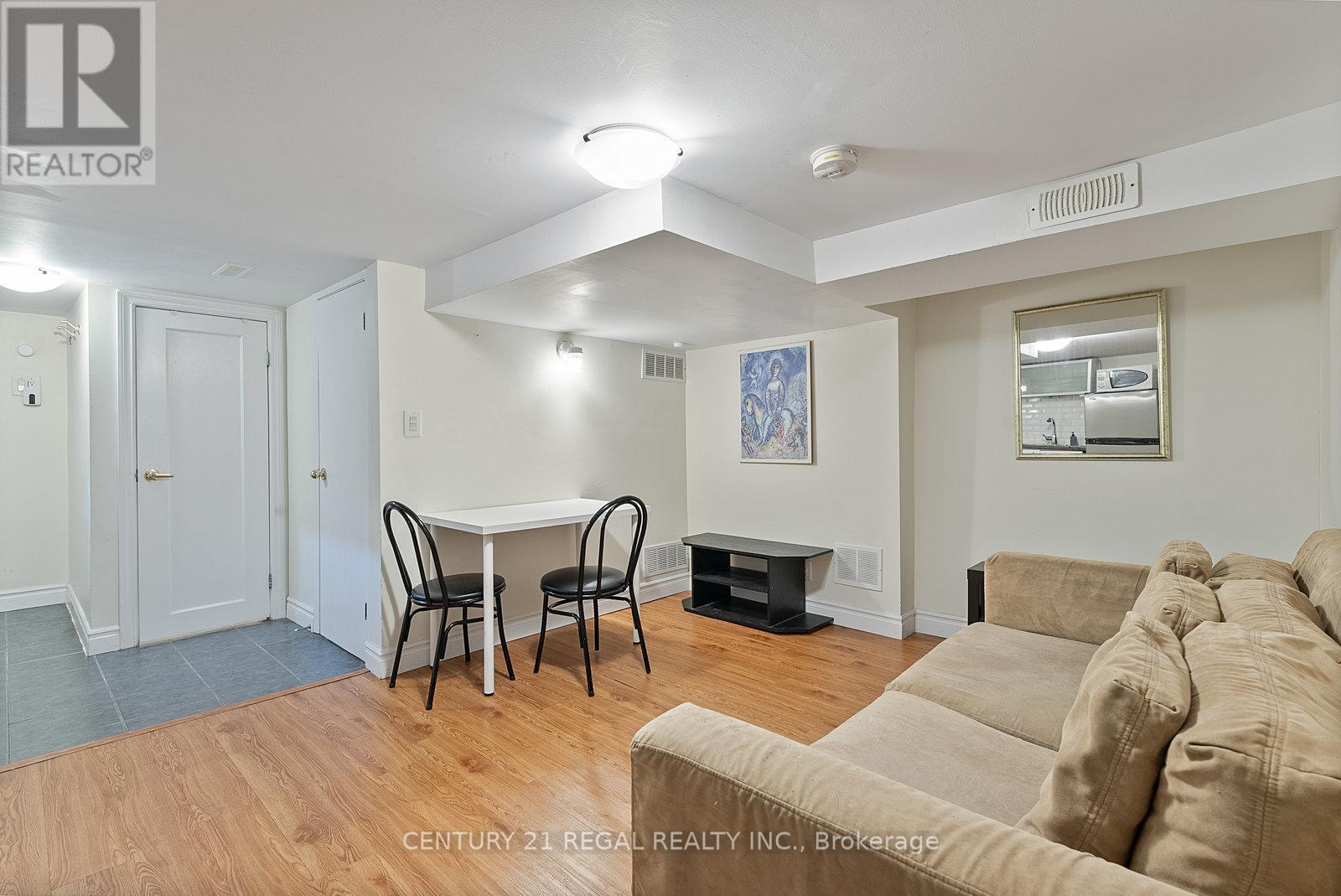 32 Chamberlain Avenue, Toronto, Ontario  M6E 4J8 - Photo 33 - W12339433