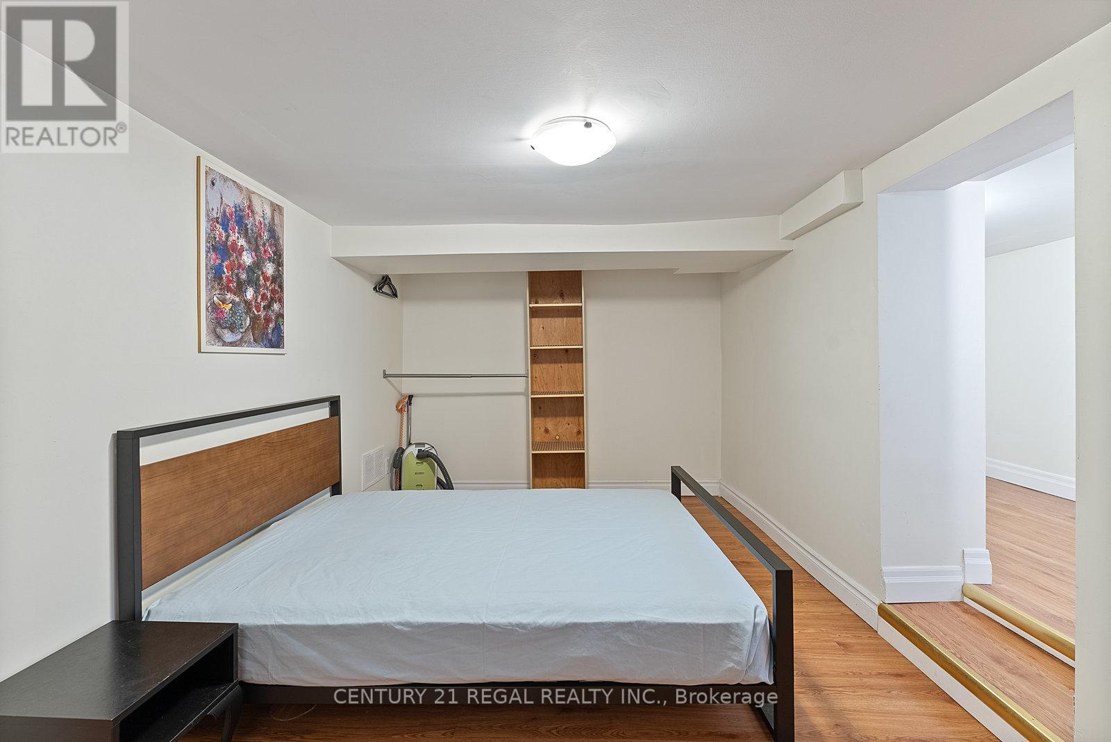 32 Chamberlain Avenue, Toronto, Ontario  M6E 4J8 - Photo 38 - W12339433