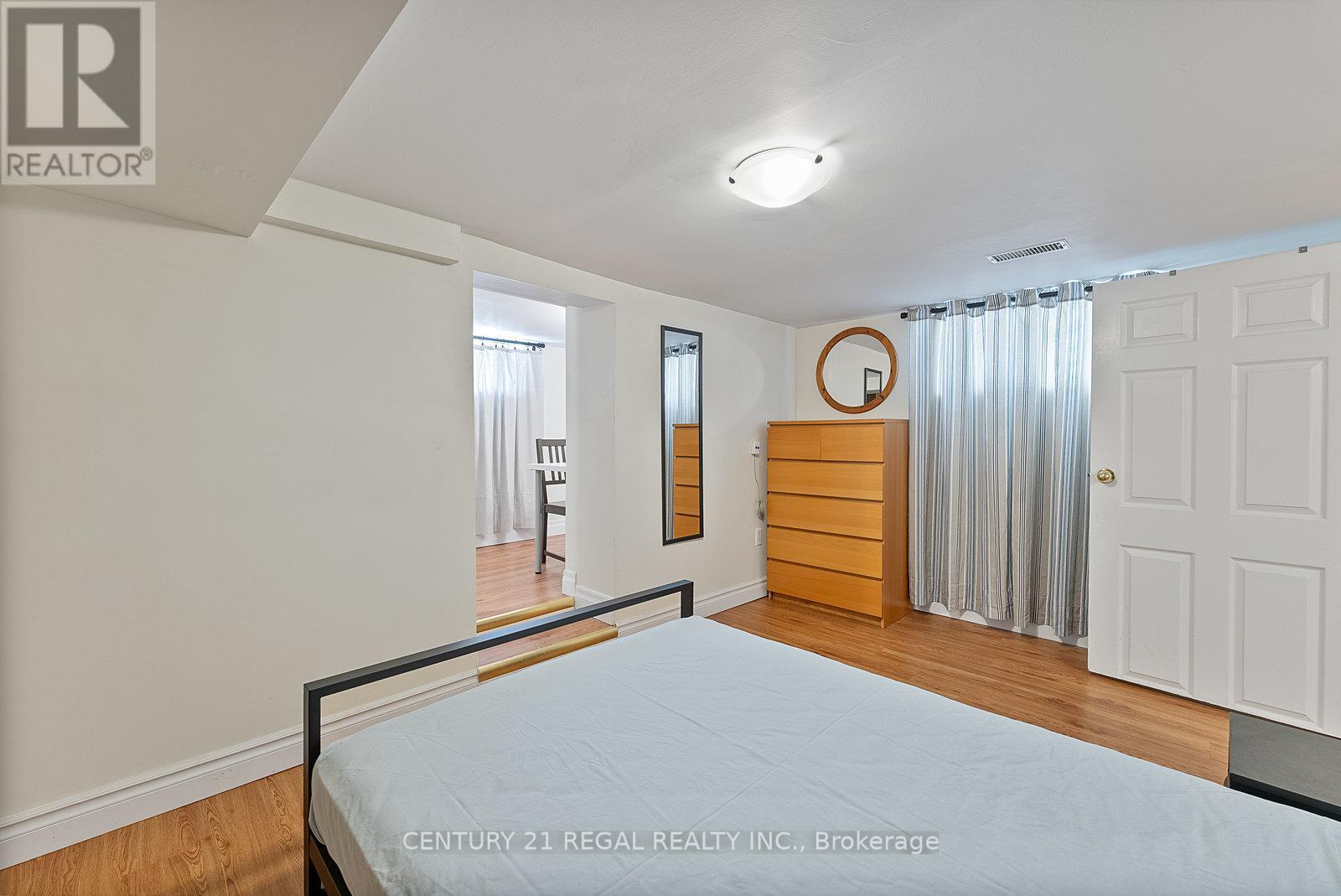 32 Chamberlain Avenue, Toronto, Ontario  M6E 4J8 - Photo 39 - W12339433