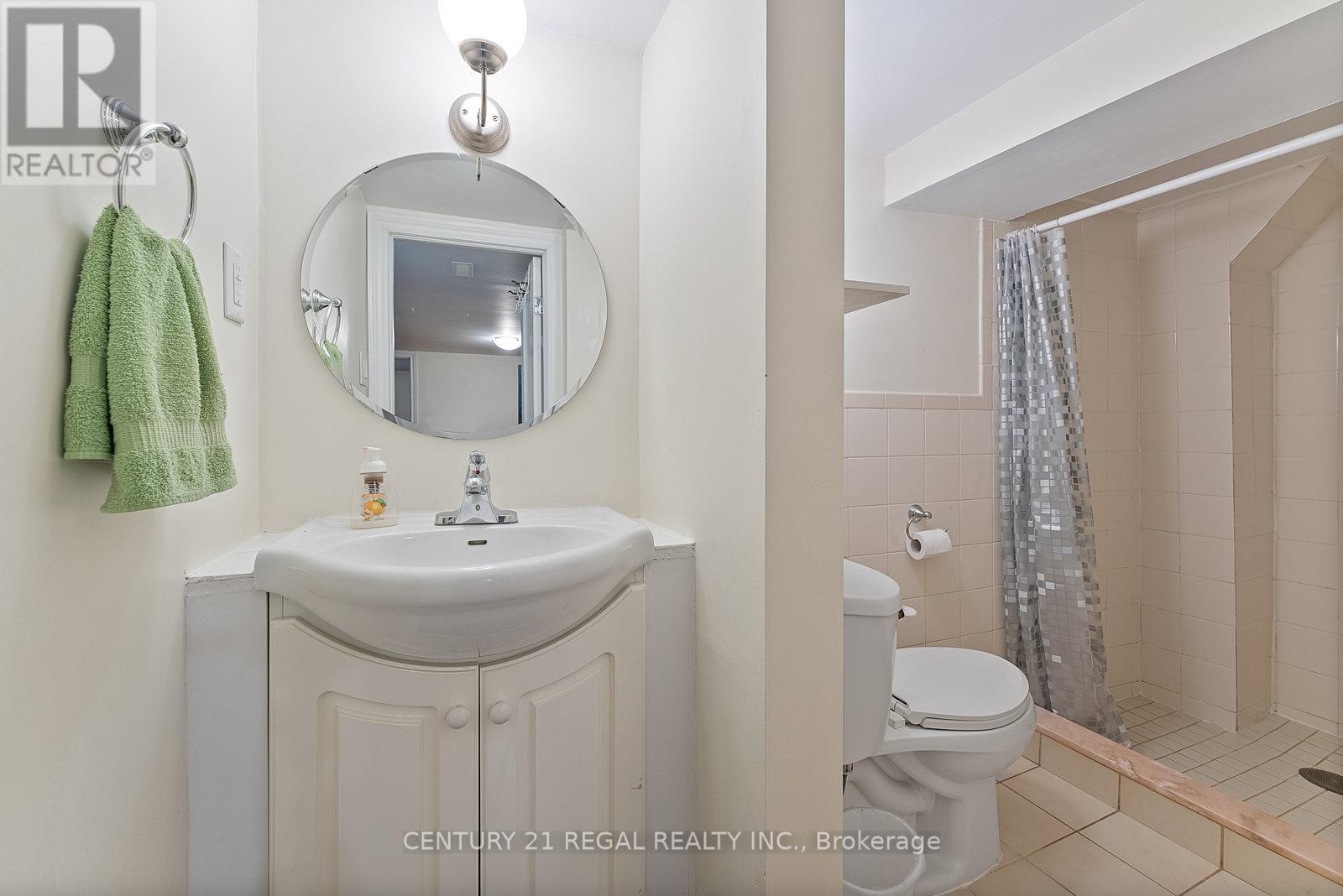 32 Chamberlain Avenue, Toronto, Ontario  M6E 4J8 - Photo 42 - W12339433