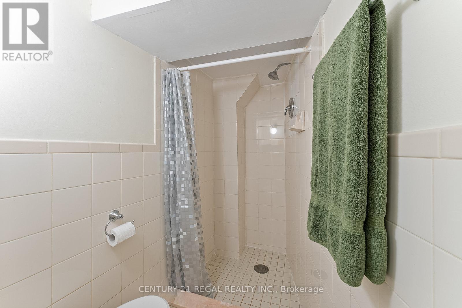 32 Chamberlain Avenue, Toronto, Ontario  M6E 4J8 - Photo 43 - W12339433