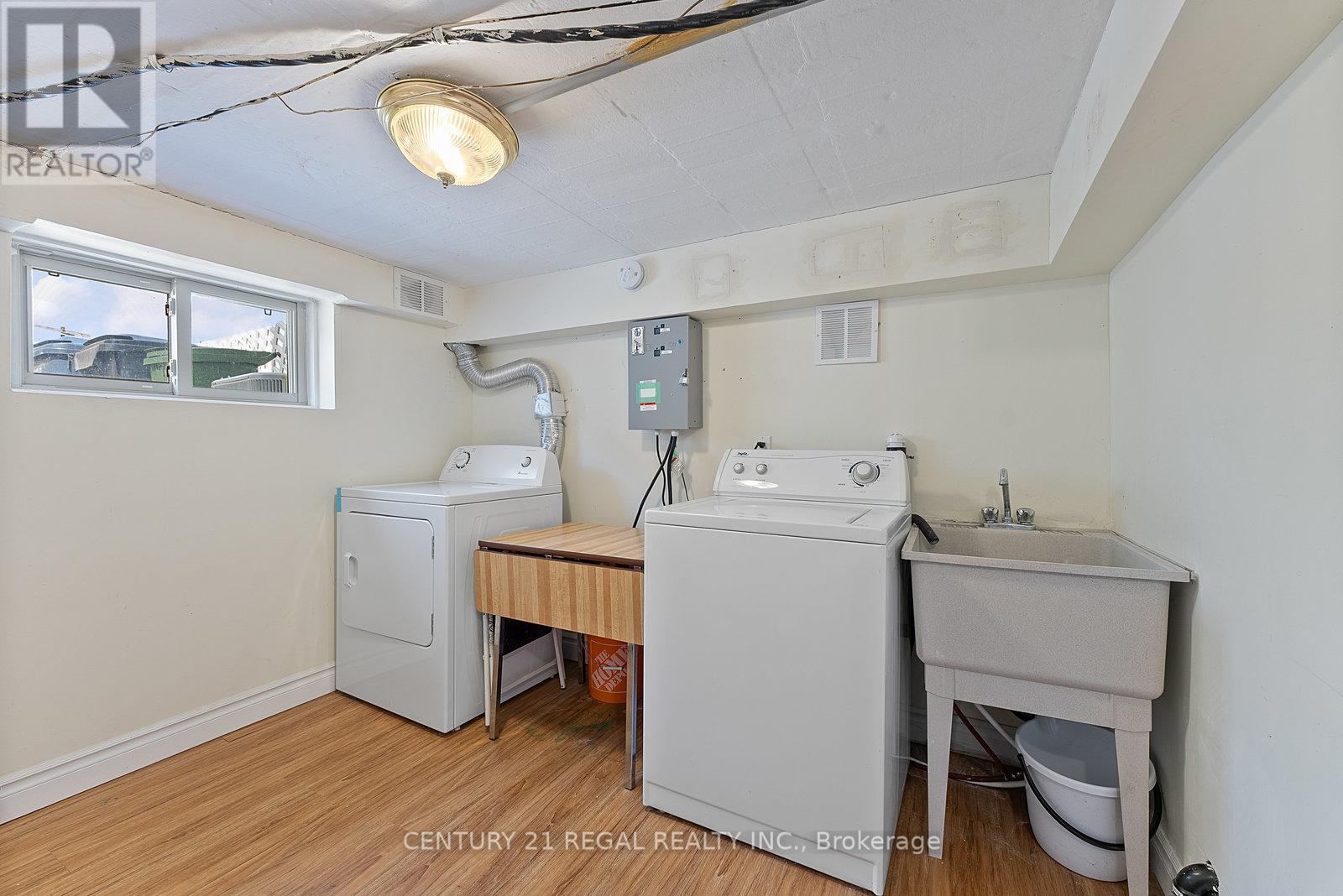 32 Chamberlain Avenue, Toronto, Ontario  M6E 4J8 - Photo 44 - W12339433
