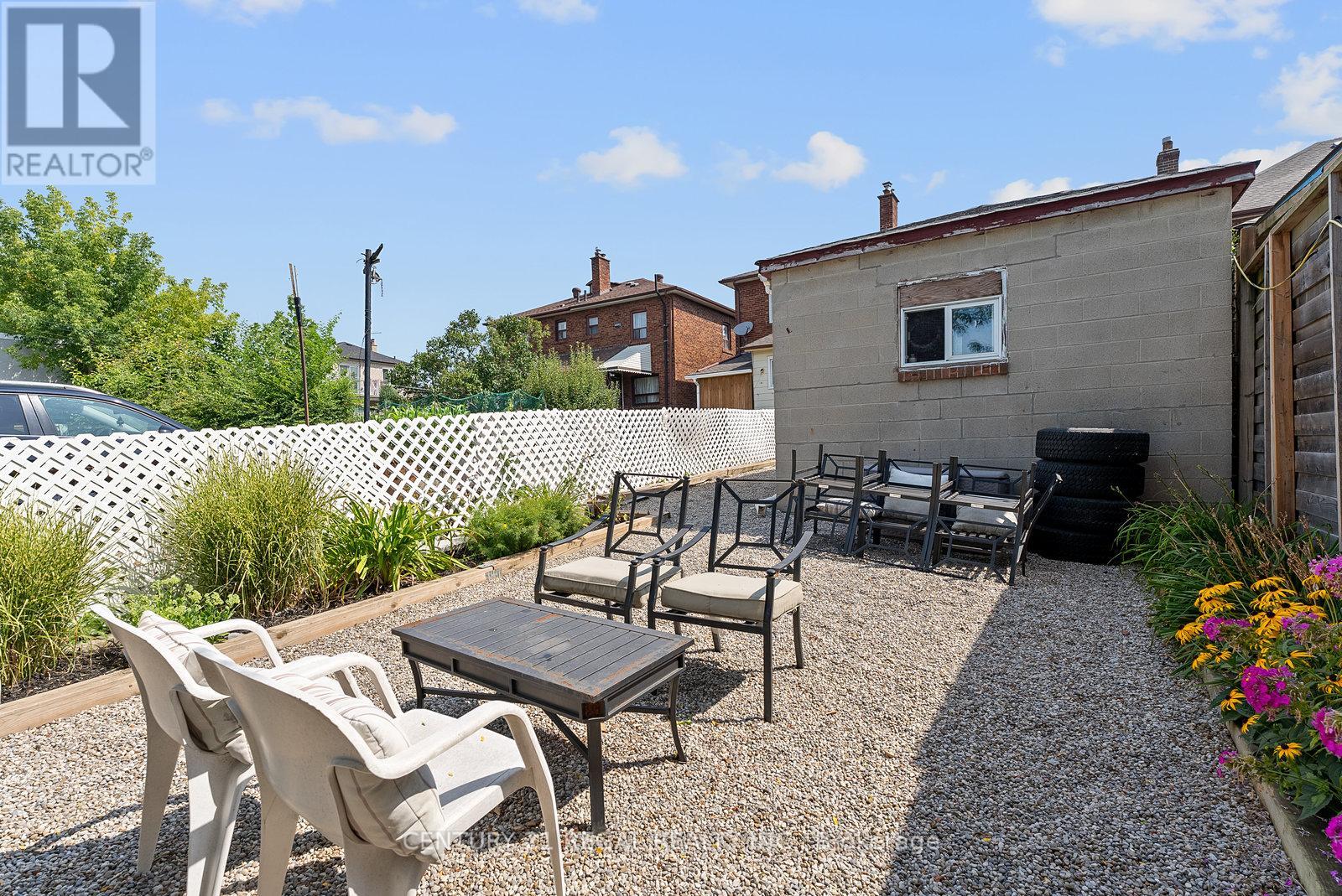 32 Chamberlain Avenue, Toronto, Ontario  M6E 4J8 - Photo 48 - W12339433