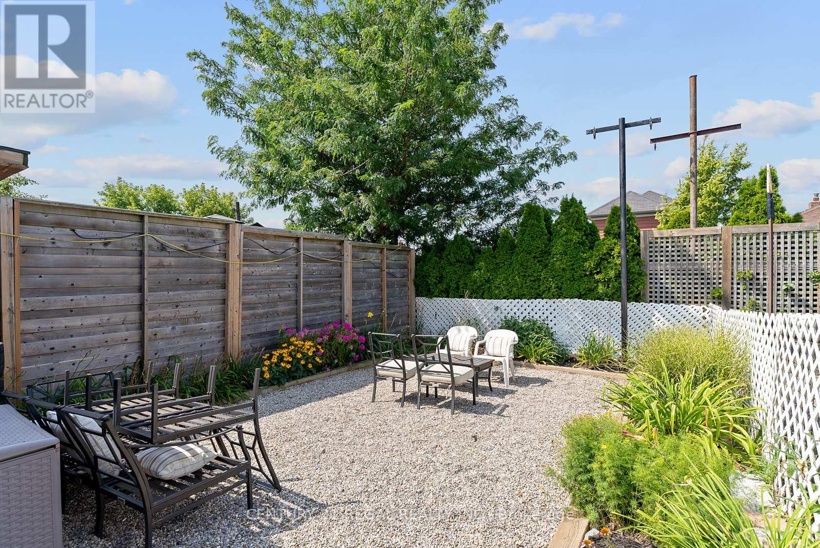 32 Chamberlain Avenue, Toronto, Ontario  M6E 4J8 - Photo 49 - W12339433
