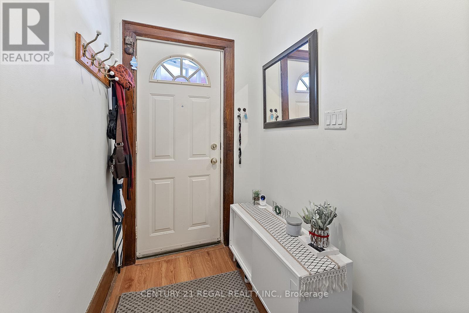 32 Chamberlain Avenue, Toronto, Ontario  M6E 4J8 - Photo 5 - W12339433