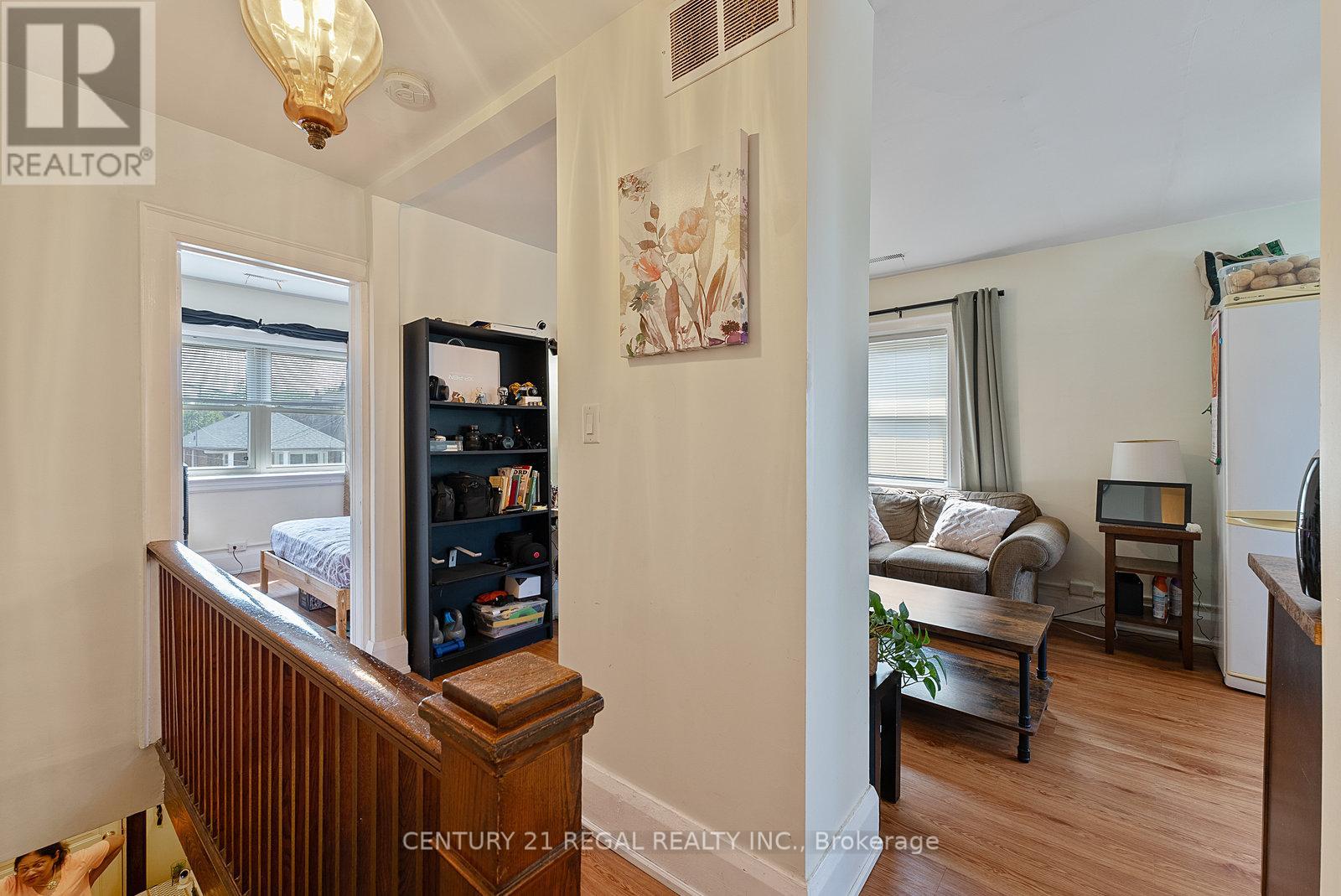 32 Chamberlain Avenue, Toronto, Ontario  M6E 4J8 - Photo 8 - W12339433