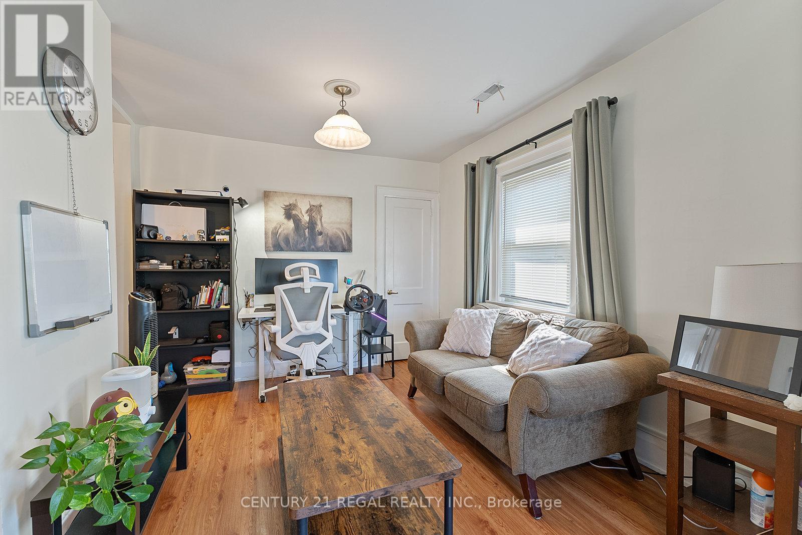 32 Chamberlain Avenue, Toronto, Ontario  M6E 4J8 - Photo 9 - W12339433