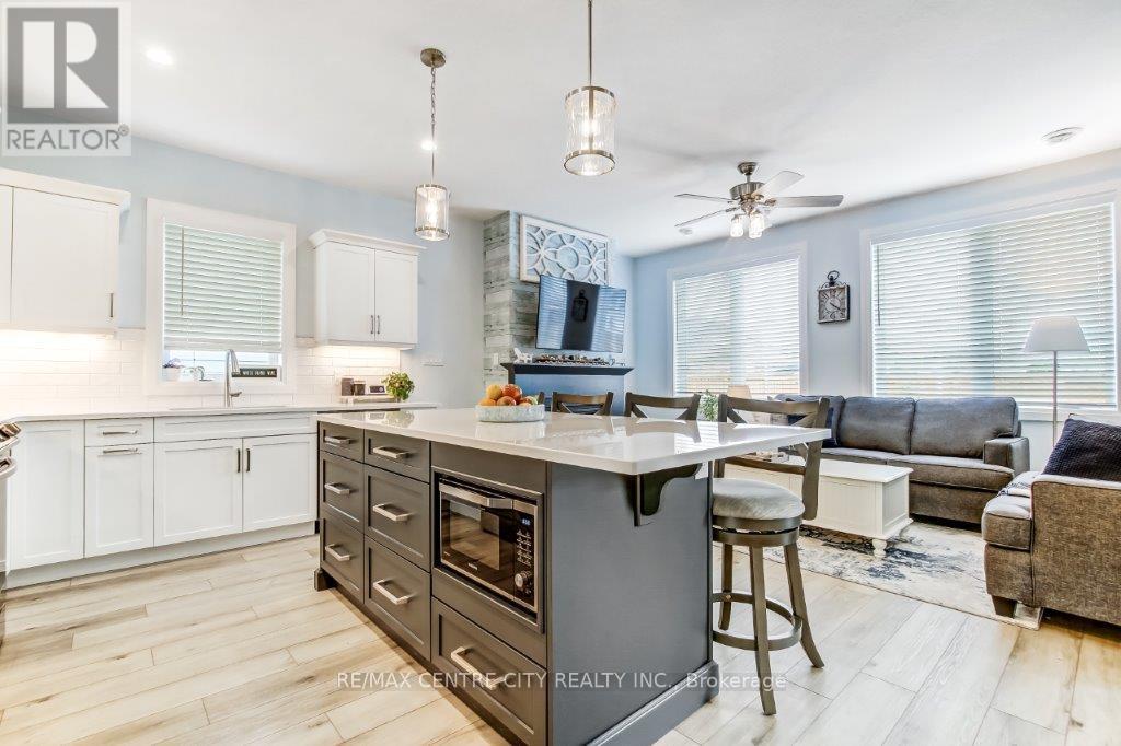 416 Breakwater Boulevard, Central Elgin, Ontario  N5L 0B5 - Photo 9 - X12339635