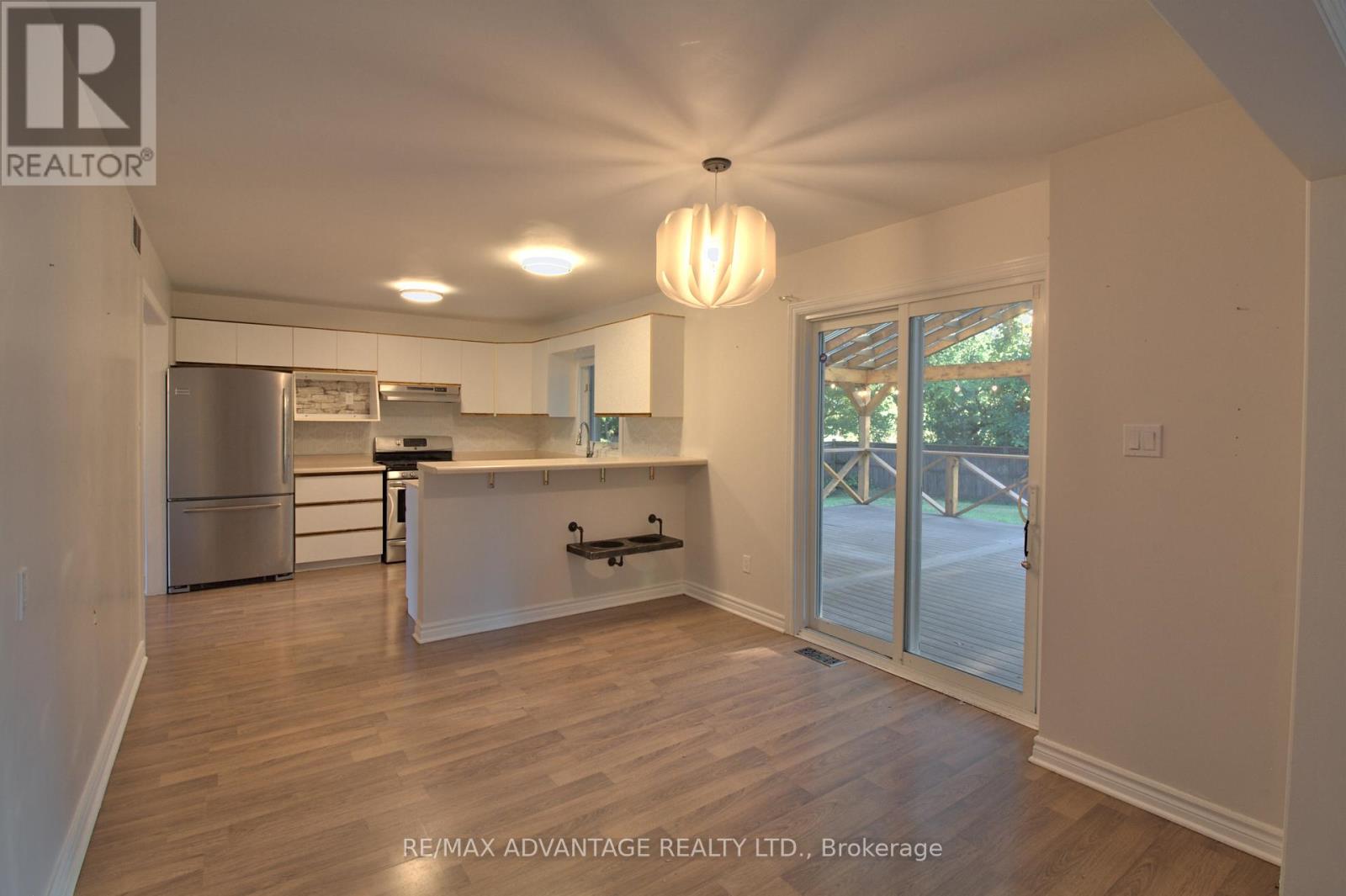 21 Village Gate Crescent, Thames Centre, Ontario  N0L 1G3 - Photo 15 - X12339675