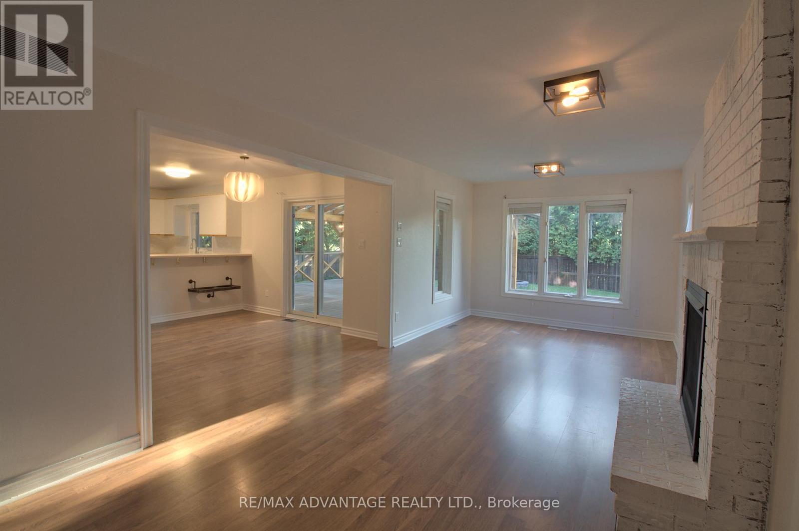 21 Village Gate Crescent, Thames Centre, Ontario  N0L 1G3 - Photo 16 - X12339675
