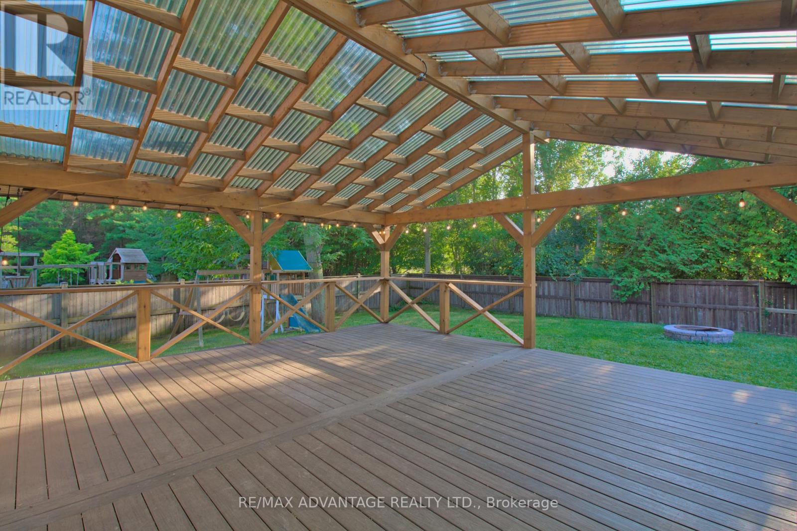 21 Village Gate Crescent, Thames Centre, Ontario  N0L 1G3 - Photo 32 - X12339675
