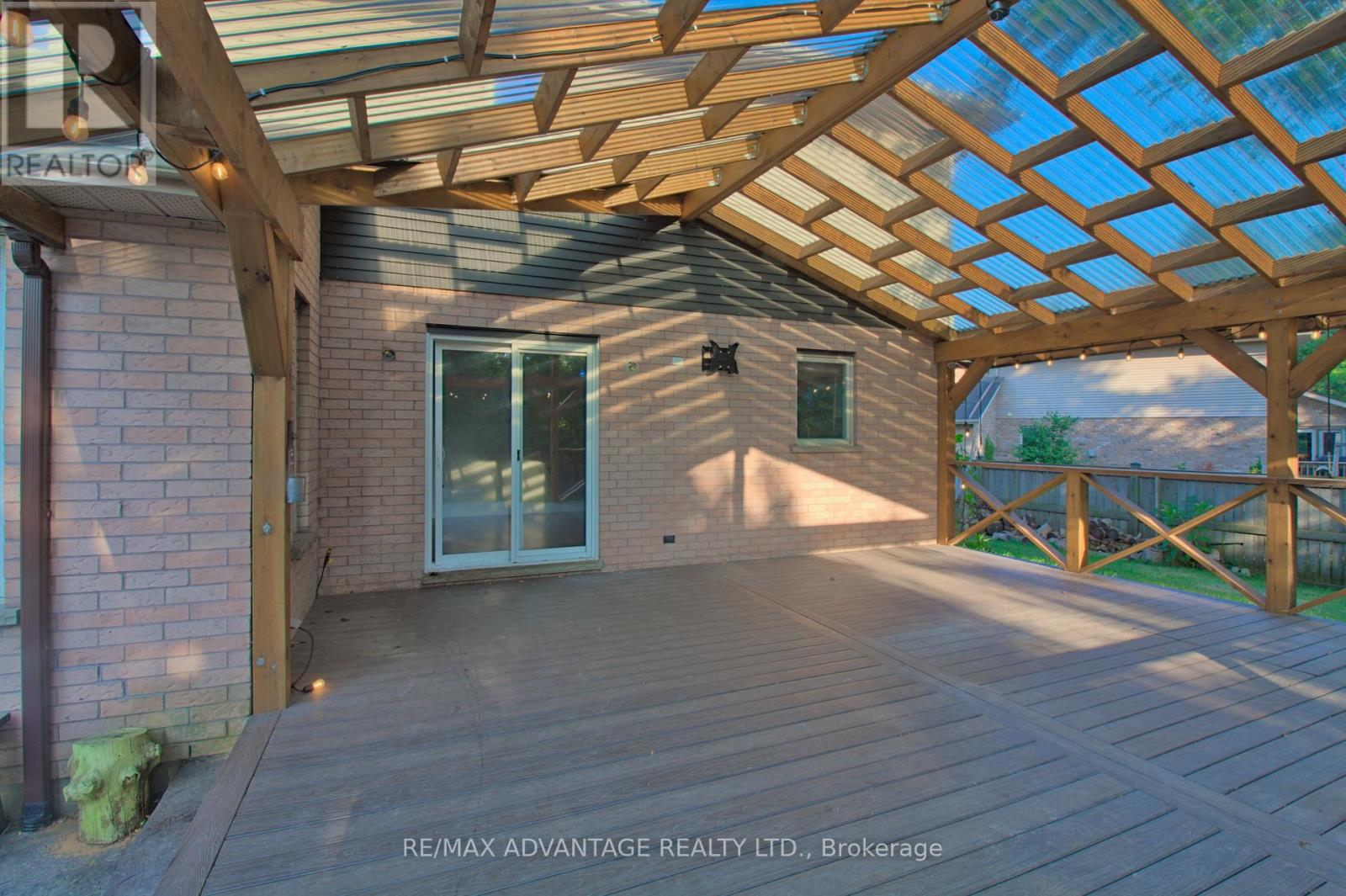 21 Village Gate Crescent, Thames Centre, Ontario  N0L 1G3 - Photo 33 - X12339675