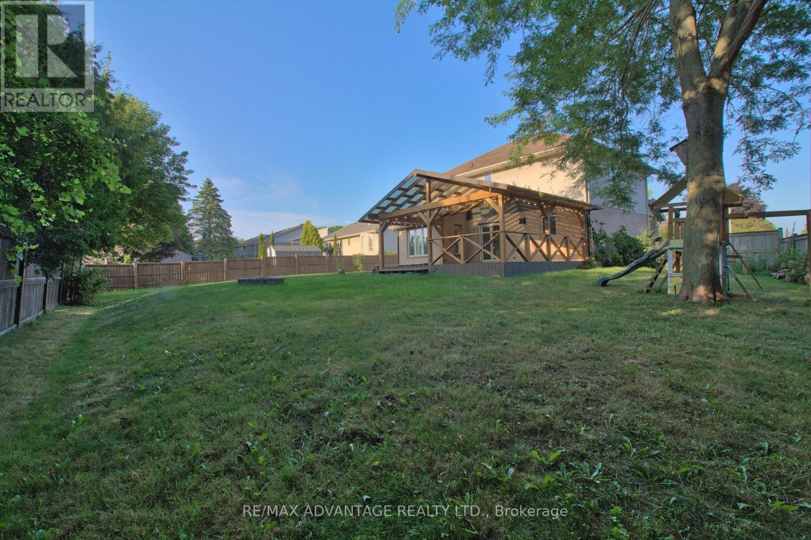21 Village Gate Crescent, Thames Centre, Ontario  N0L 1G3 - Photo 34 - X12339675