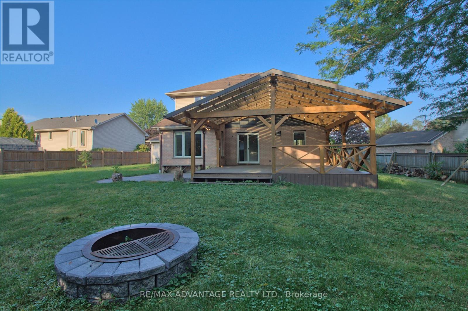 21 Village Gate Crescent, Thames Centre, Ontario  N0L 1G3 - Photo 37 - X12339675