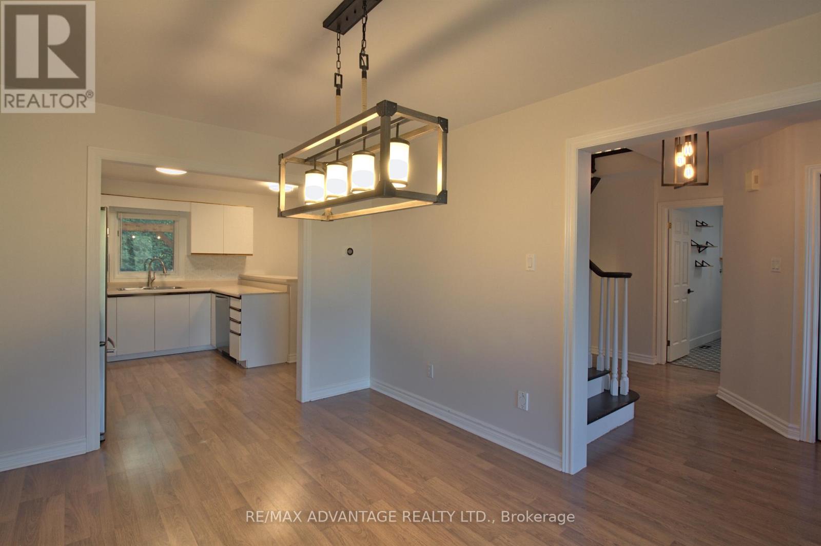 21 Village Gate Crescent, Thames Centre, Ontario  N0L 1G3 - Photo 8 - X12339675