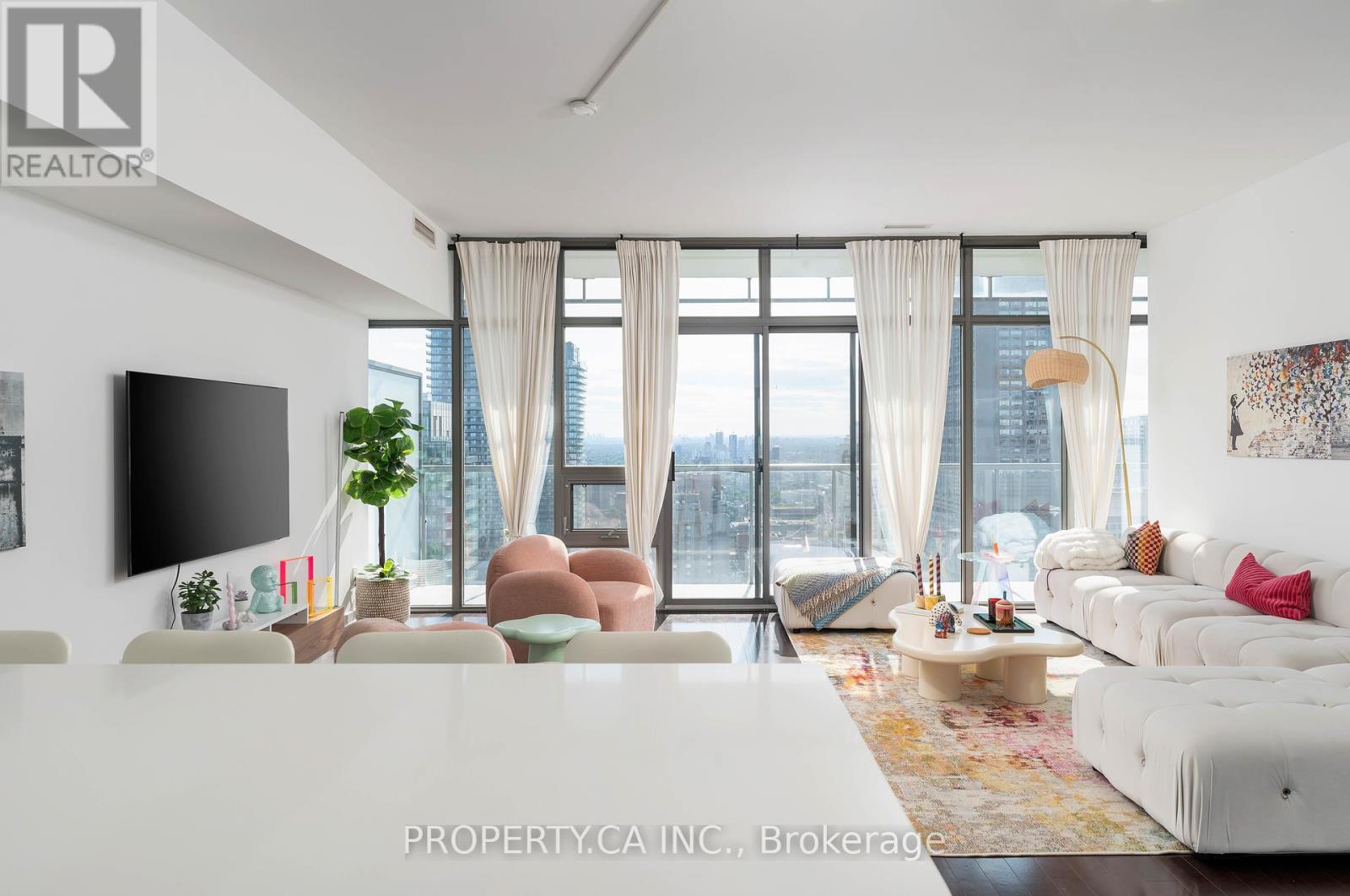 3606 - 33 Charles Street E, Toronto, Ontario  M4Y 0A2 - Photo 2 - C12339556