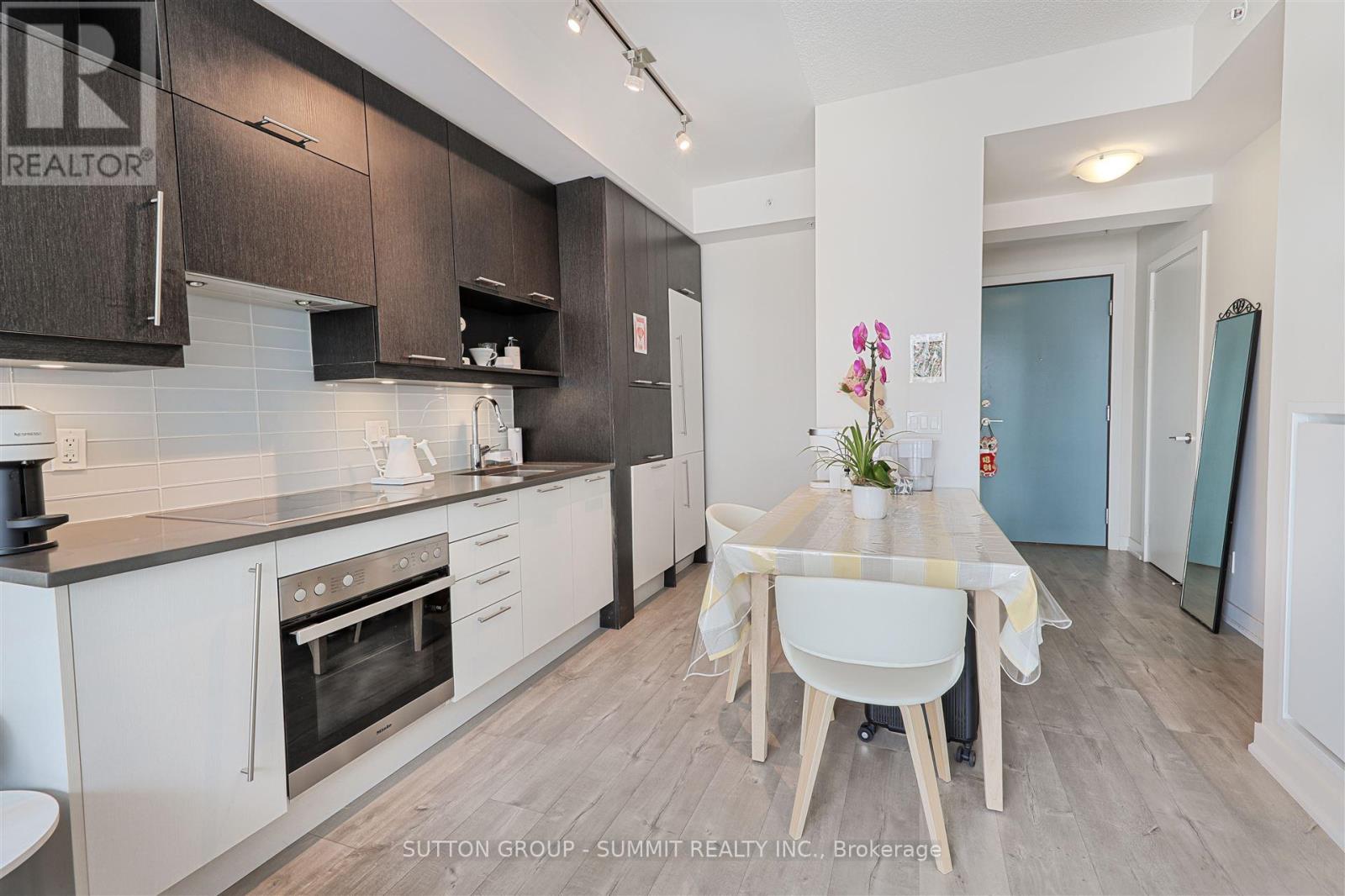 1008 - 30 Nelson Street, Toronto, Ontario  M5V 0H5 - Photo 10 - C12339593