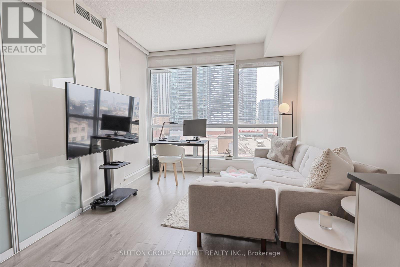 1008 - 30 Nelson Street, Toronto, Ontario  M5V 0H5 - Photo 15 - C12339593