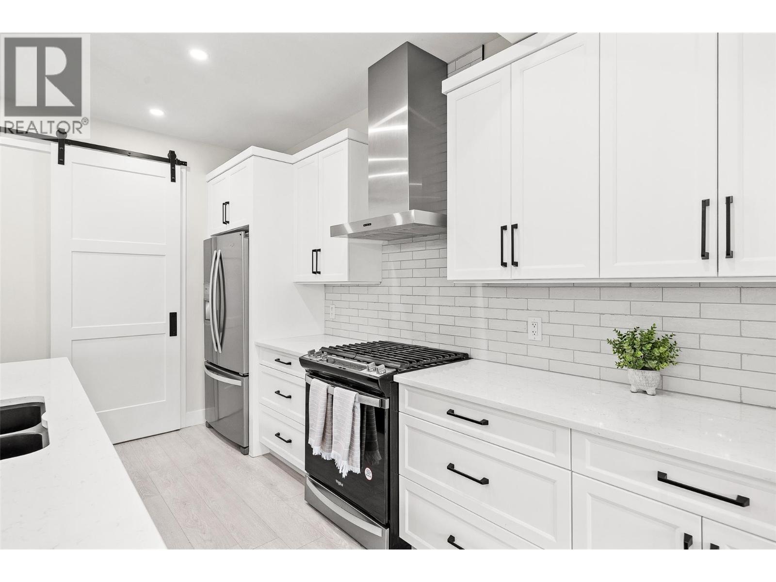 Property at 3329 Hawks Crescent image 1