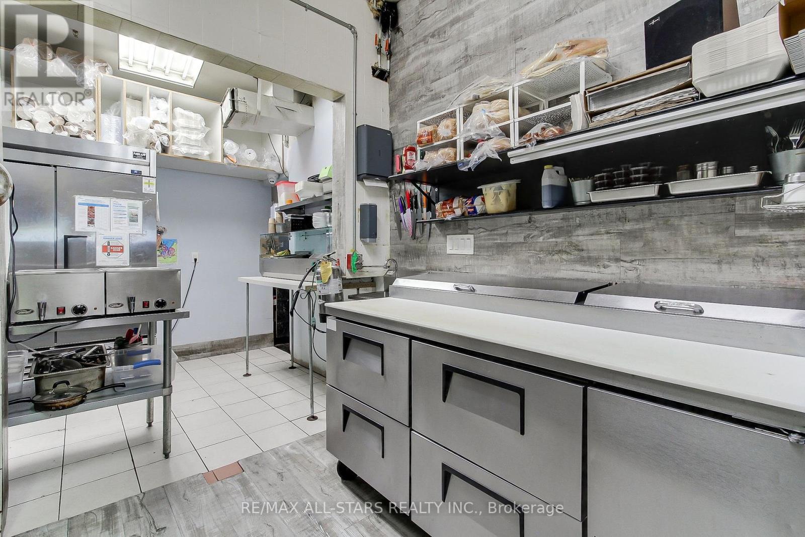 1 - 320 Harry Walker Parkway, Newmarket, Ontario  L3Y 7B4 - Photo 12 - N12339567