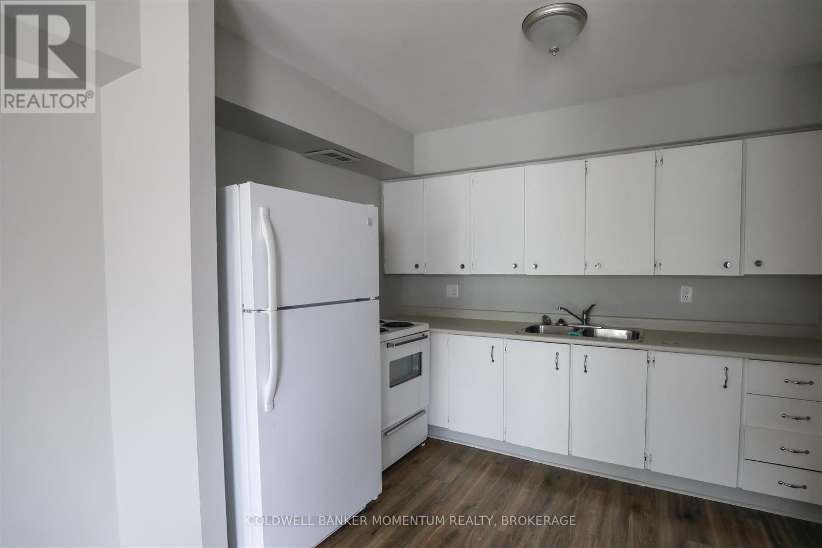 3352 Lake Shore Boulevard W, Toronto, Ontario  M8W 1M9 - Photo 9 - W12338740