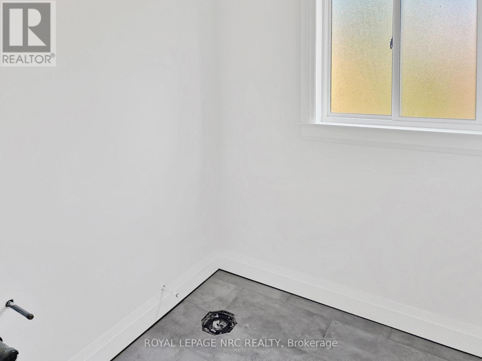 4705 Lee Avenue, Niagara Falls, Ontario  L2H 1M7 - Photo 7 - X12319292