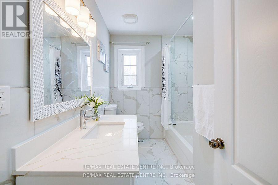 480 Valley Drive, Oakville, Ontario  L6L 4L8 - Photo 16 - W12339473