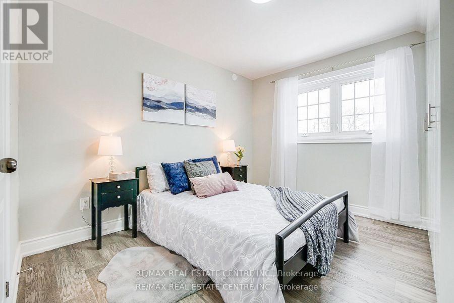 480 Valley Drive, Oakville, Ontario  L6L 4L8 - Photo 18 - W12339473