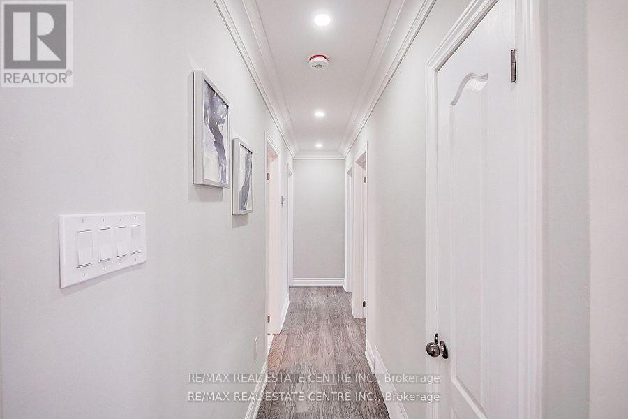 480 Valley Drive, Oakville, Ontario  L6L 4L8 - Photo 19 - W12339473