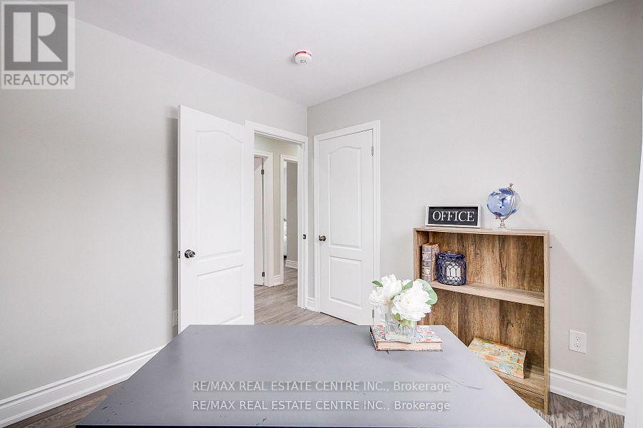 480 Valley Drive, Oakville, Ontario  L6L 4L8 - Photo 22 - W12339473
