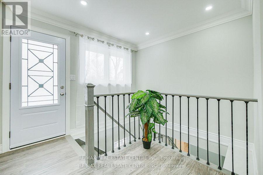 480 Valley Drive, Oakville, Ontario  L6L 4L8 - Photo 25 - W12339473
