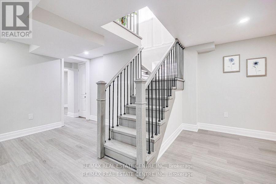 480 Valley Drive, Oakville, Ontario  L6L 4L8 - Photo 27 - W12339473