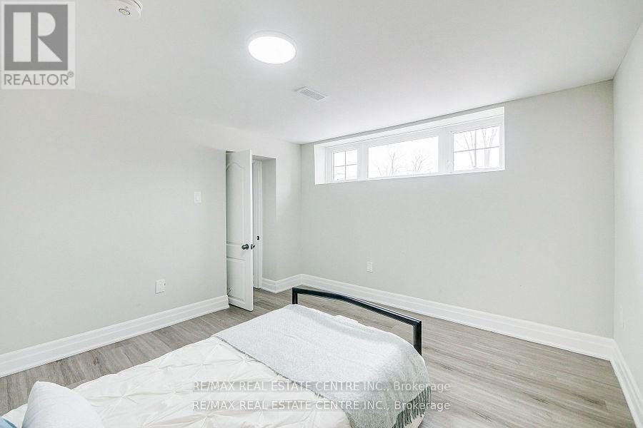 480 Valley Drive, Oakville, Ontario  L6L 4L8 - Photo 34 - W12339473