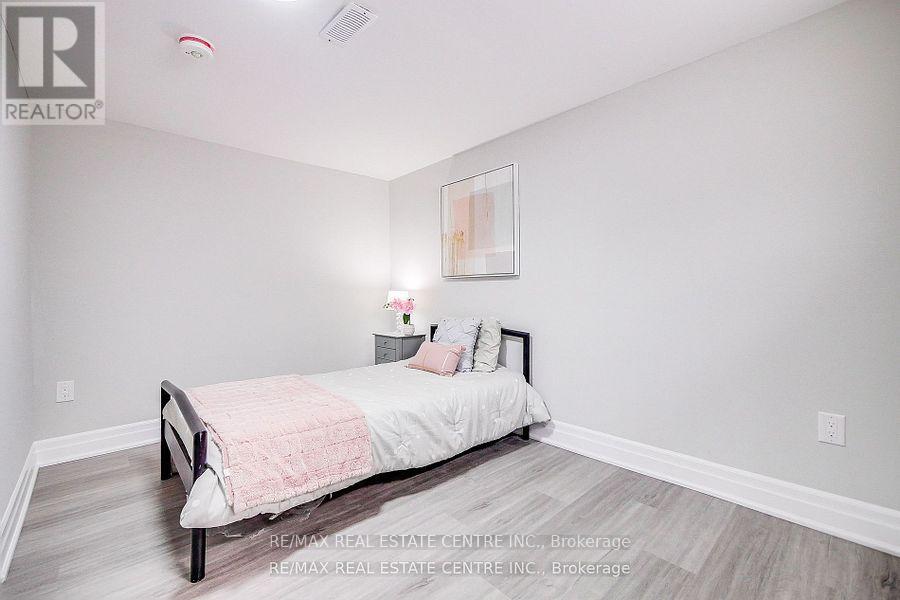 480 Valley Drive, Oakville, Ontario  L6L 4L8 - Photo 35 - W12339473