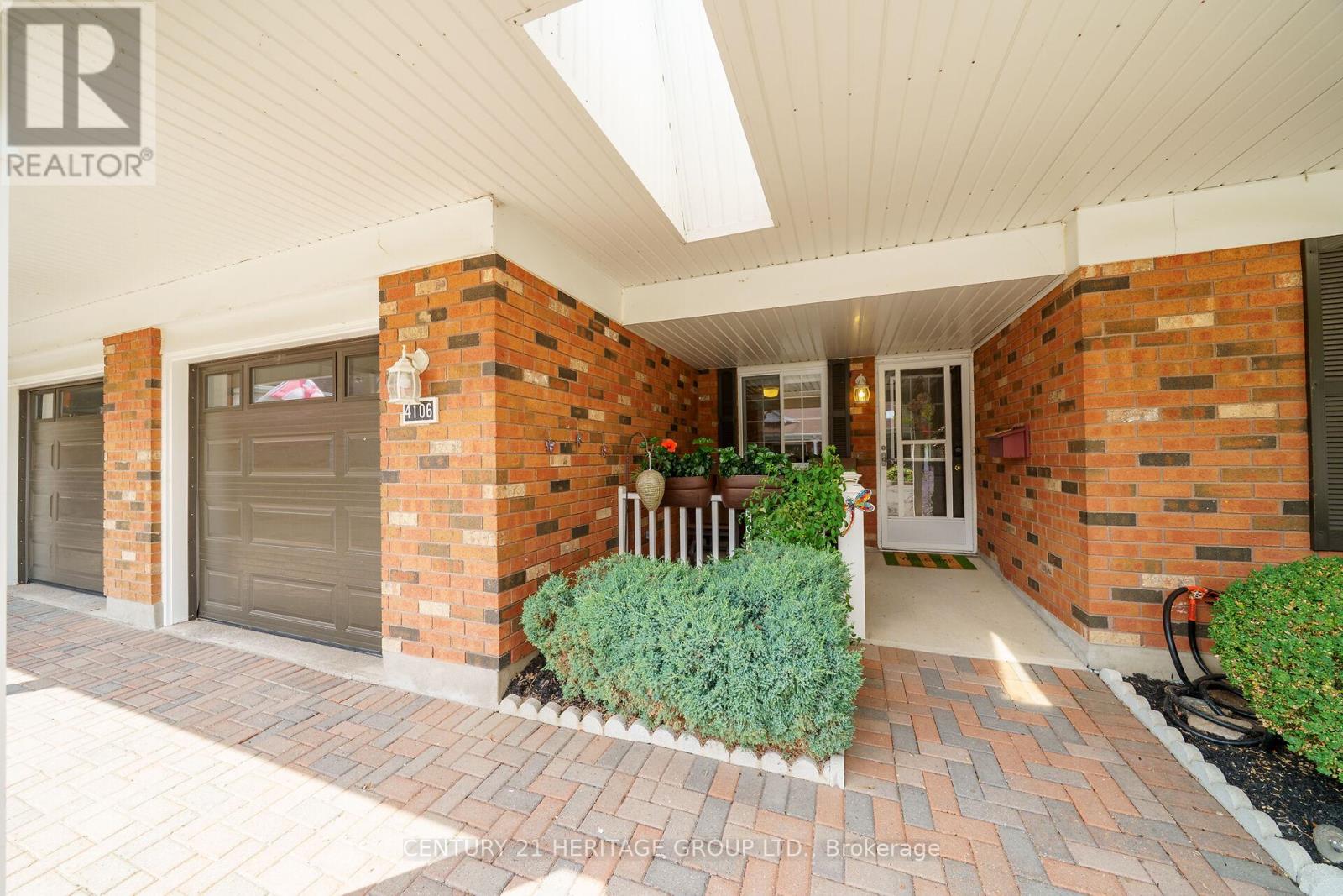4106 Butternut Court, Lincoln, Ontario  L0R 2C0 - Photo 4 - X12339608