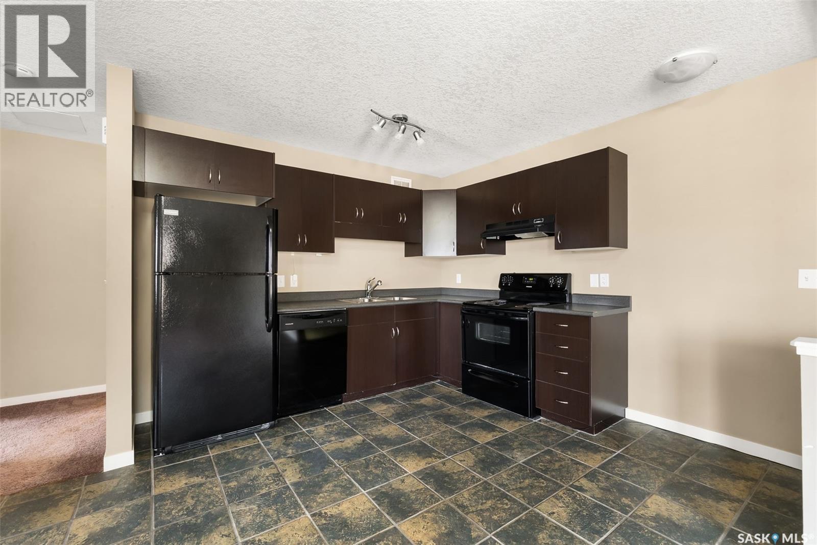 170 5079 James Hill Road, Regina, Saskatchewan  S4W 0B9 - Photo 6 - SK015404