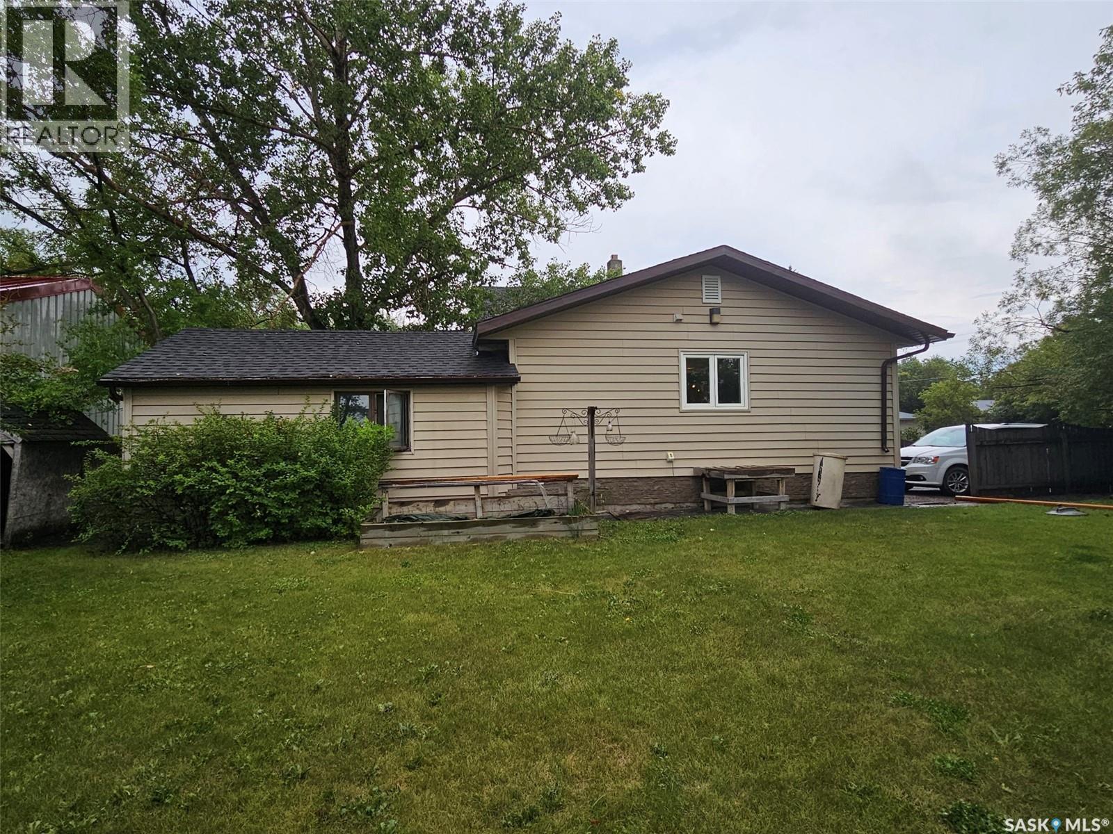 218 7th Street W, Carlyle, Saskatchewan  S0C 0R0 - Photo 23 - SK015375