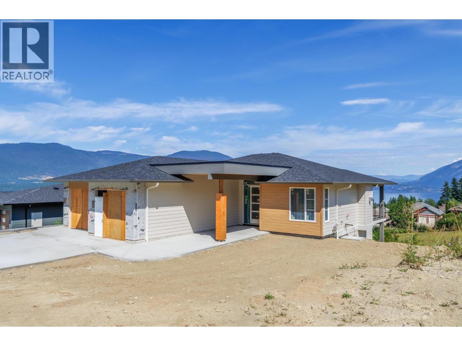1121 16 Avenue SE, salmon arm, British Columbia