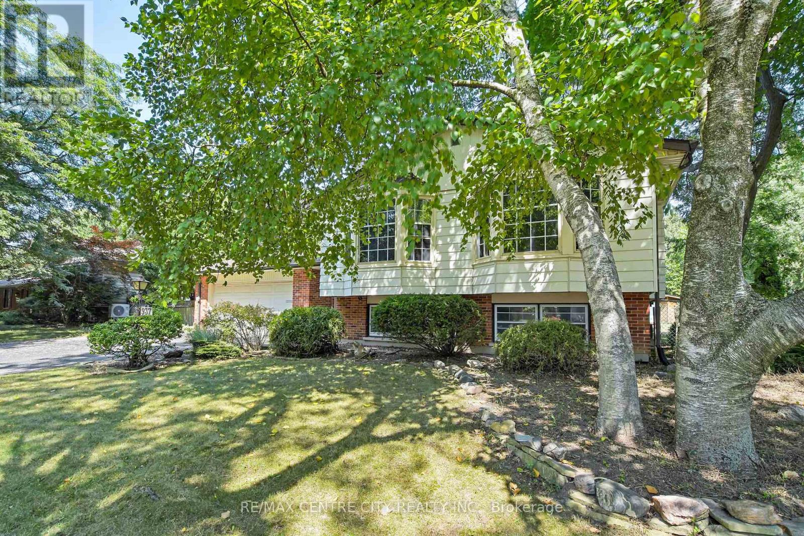Property at 937 FONTAINE ROAD image 2