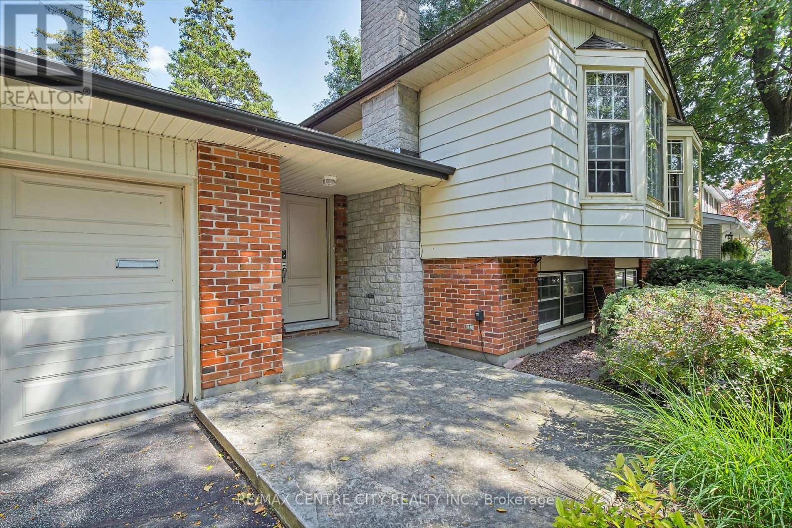 Property at 937 FONTAINE ROAD image 4