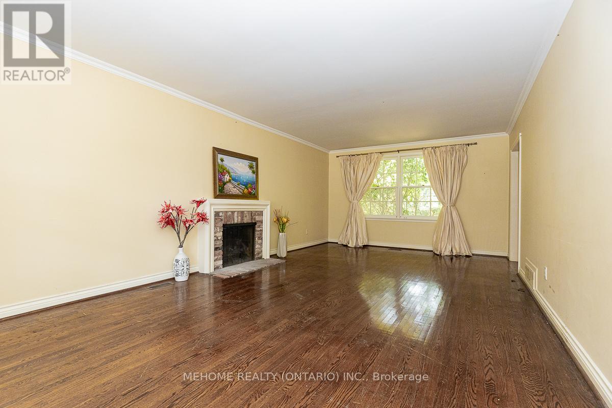 9 Laureleaf Road, Markham, Ontario  L3T 2X2 - Photo 6 - N12338855