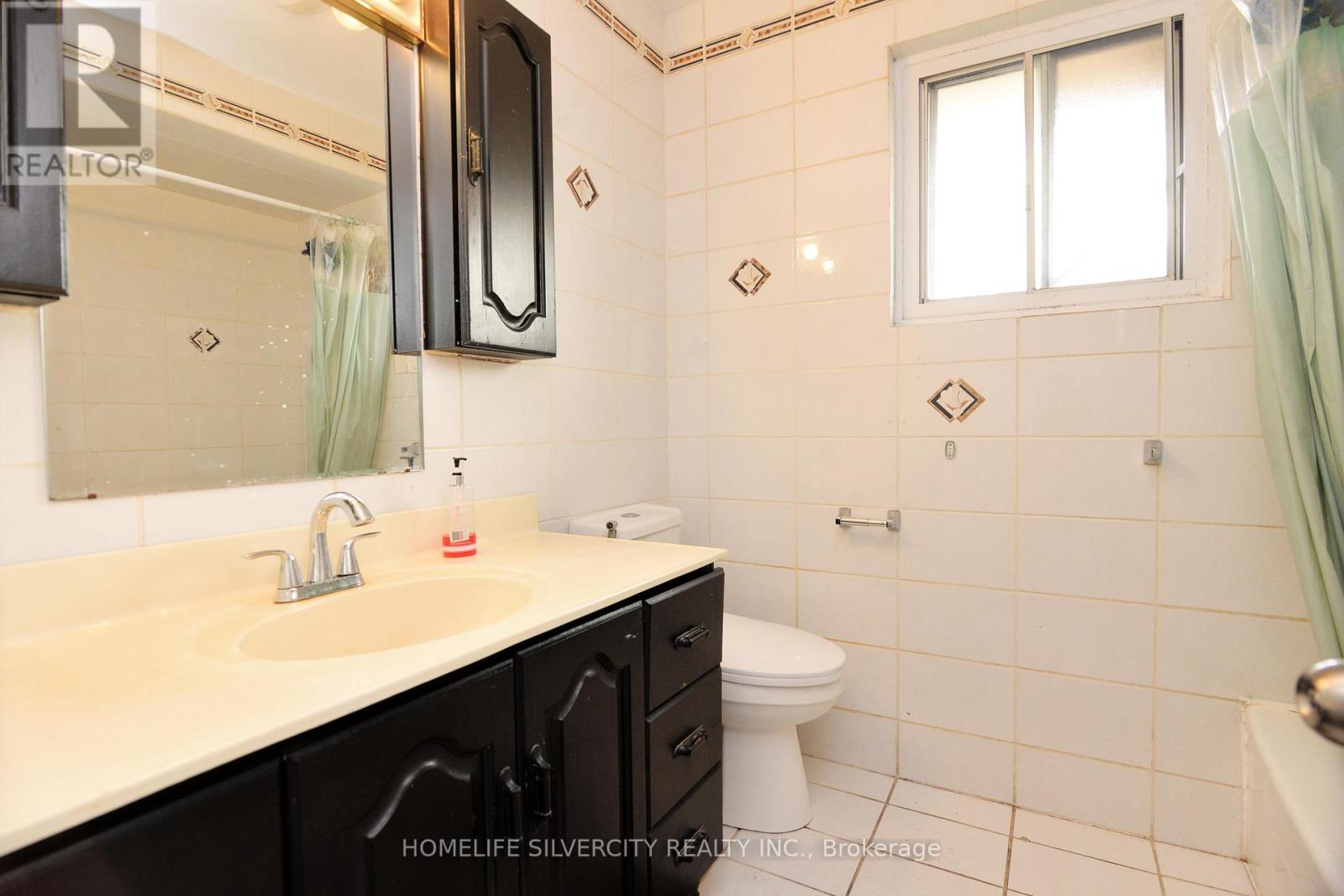 88 Ardglen Drive, Brampton, Ontario  L6W 1V6 - Photo 34 - W12321012
