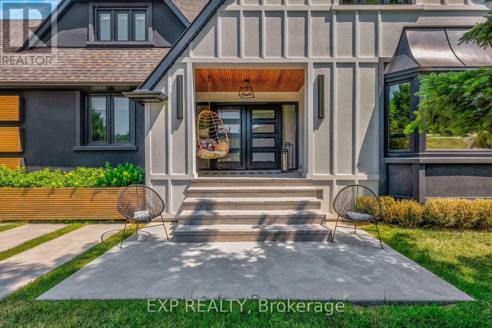 Property at 17 CHAMBERLAIN COURT image 3
