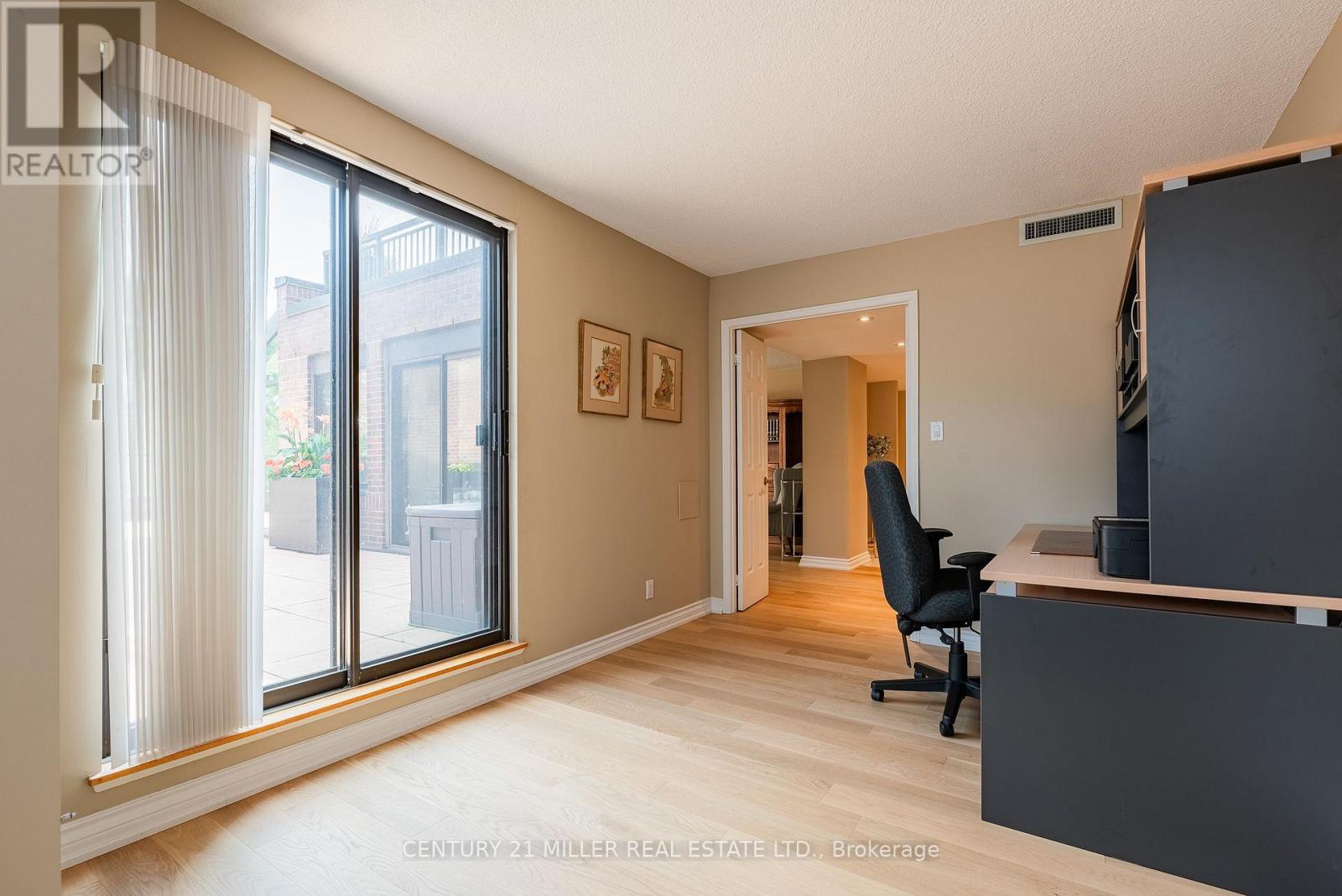 710 - 100 Lakeshore Road E, Oakville, Ontario  L6J 6M9 - Photo 17 - W12339652